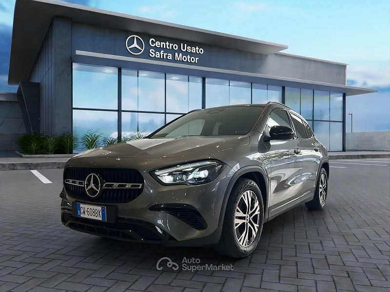 Grigio Usata 2024 Mercedes GLA200 Progressive SUV | 42.500 € (Buon prezzo) - Immagine 1/4