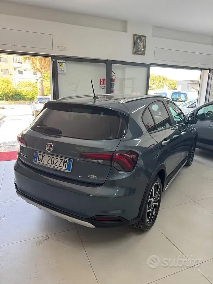 Usata Fiat Tipo Cross 131 CV (96 kW) 2022 Bluazzurro Berlina