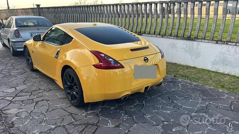 Usata Nissan 370Z 328 CV (241 kW) 2017 Giallo Coupé
