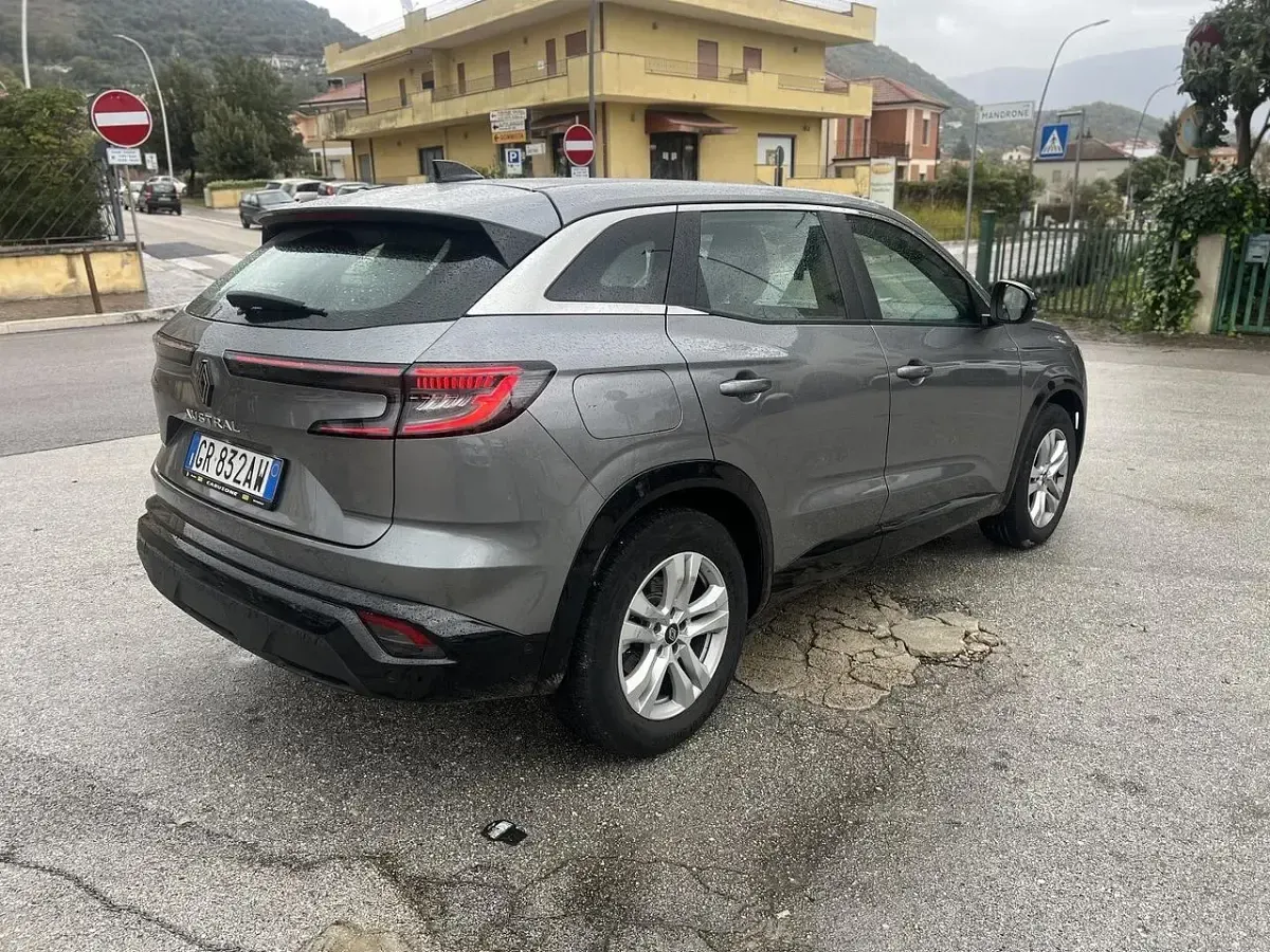 Usata Renault Austral 130 CV (95 kW) 2023 Grigio SUV