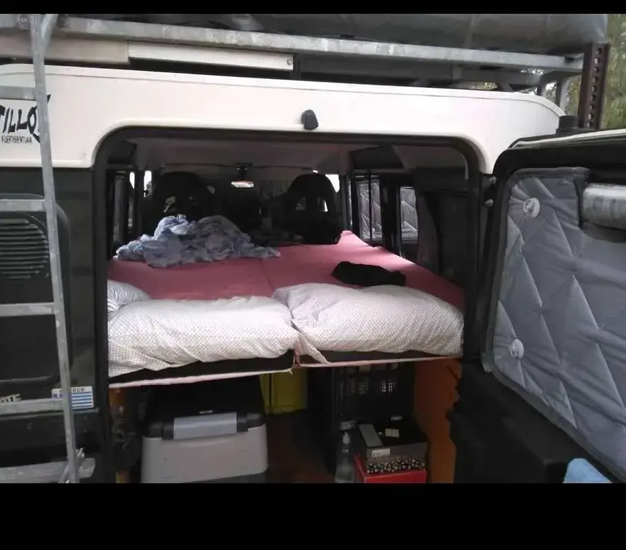 Usata Land Rover Defender SE 122 CV (89 kW) 2008 Verde Station wagon