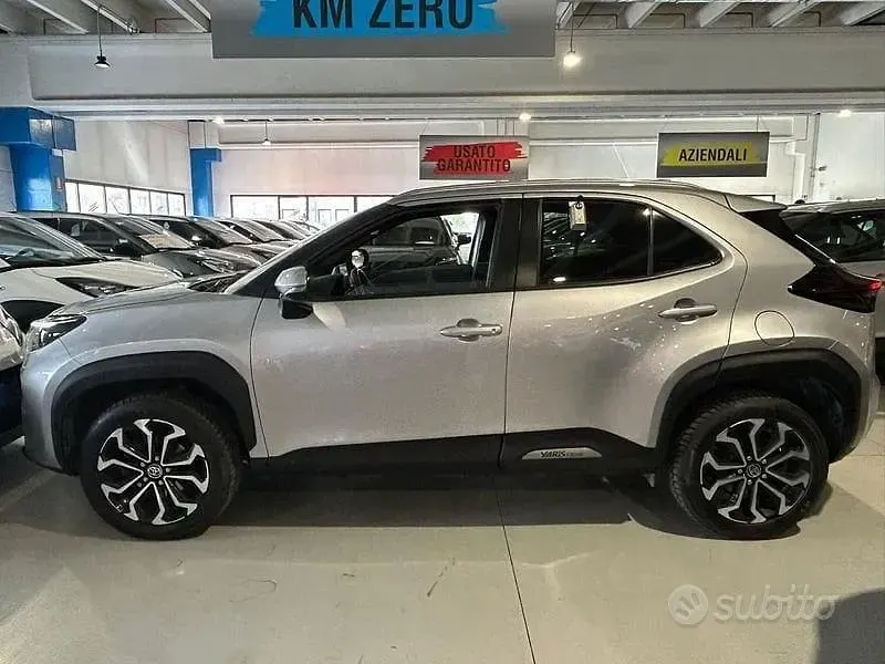 Usata Toyota Yaris Cross Trend 116 CV (85 kW) 2022 Grigio SUV