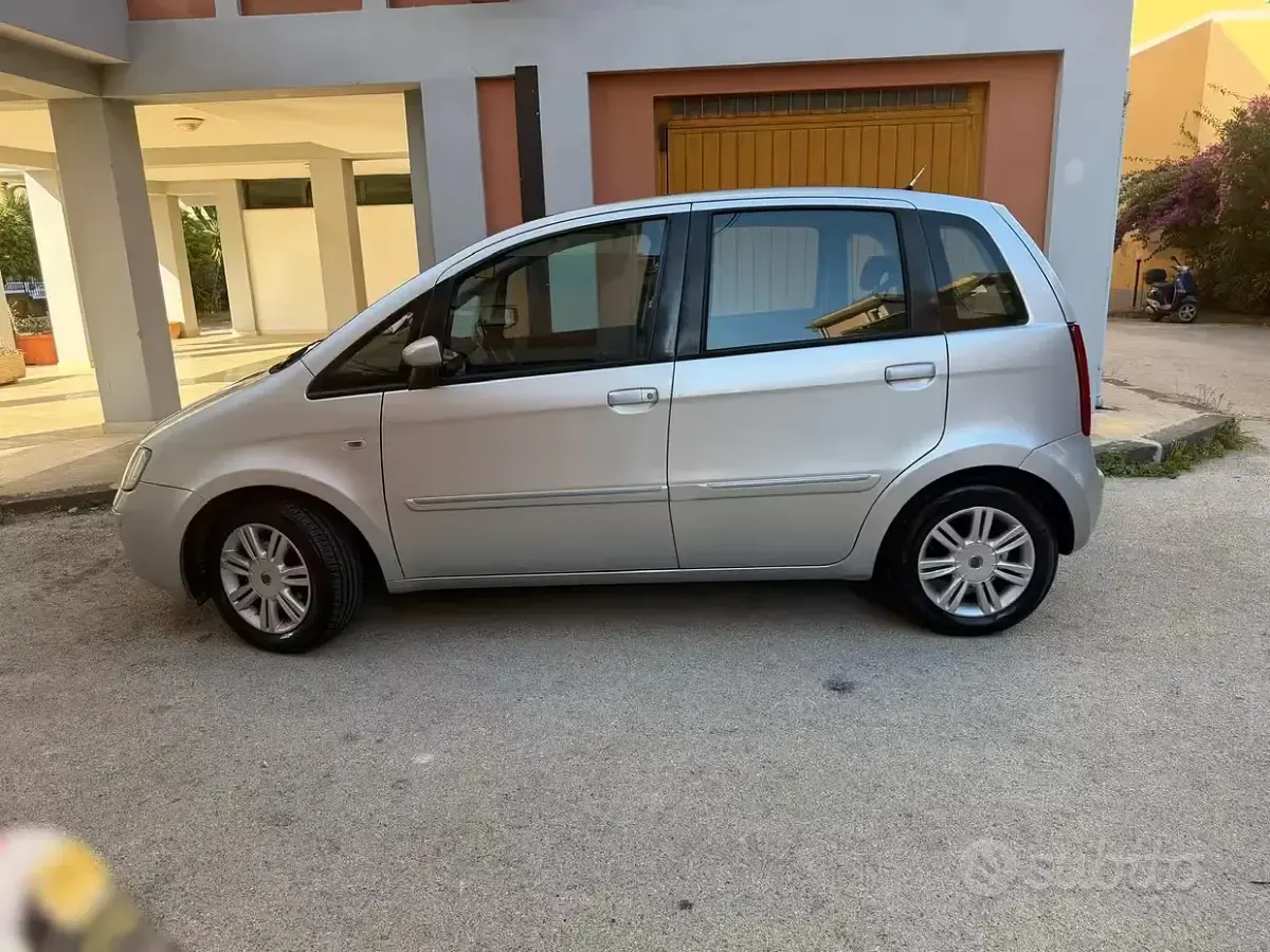 Usata Fiat Idea Dynamic 95 CV (69 kW) 2010 Grigio Monovolume