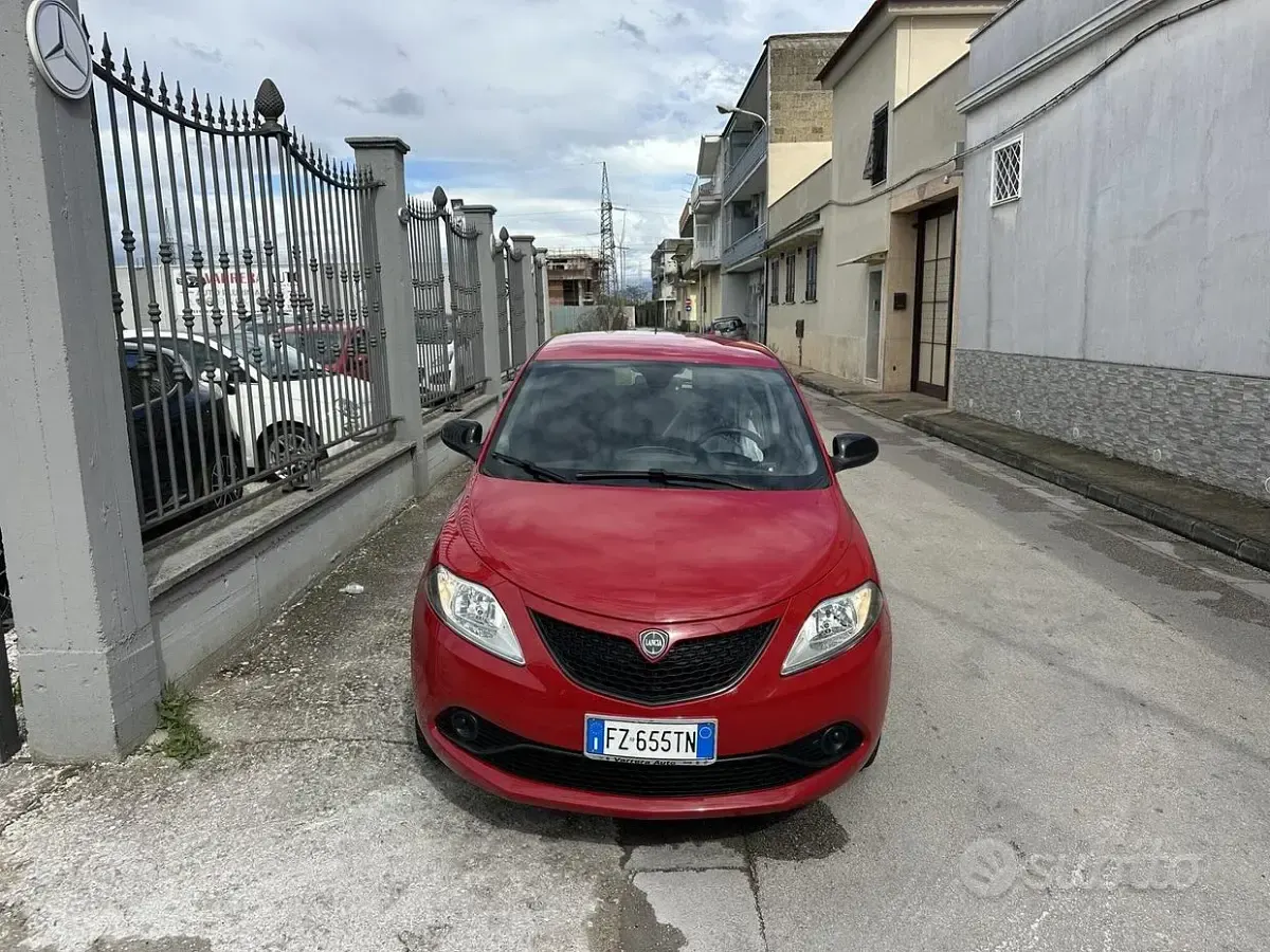 Usata Lancia Ypsilon 69 CV (50 kW) 2020 Rosso Utilitaria
