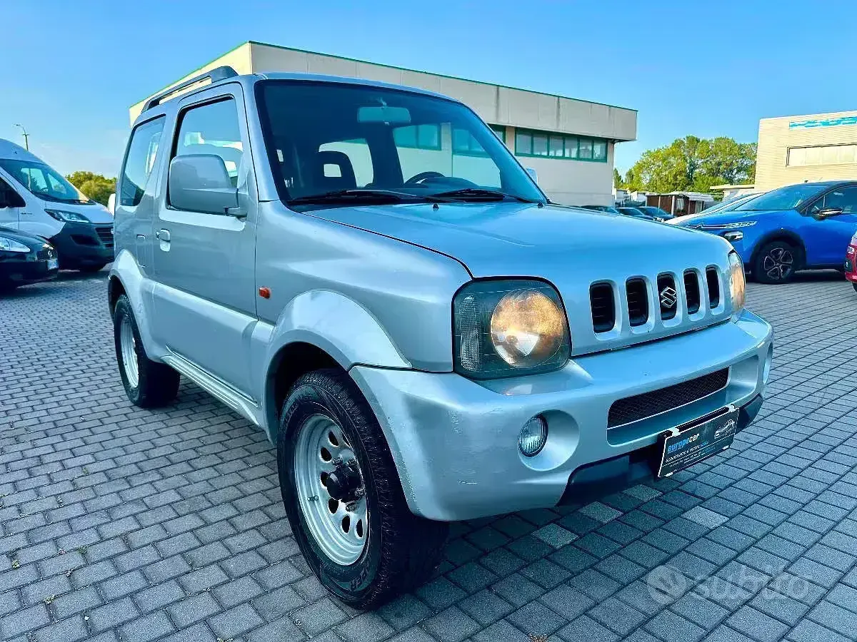 Usata Suzuki Jimny 82 CV (60 kW) 2004 Grigio SUV