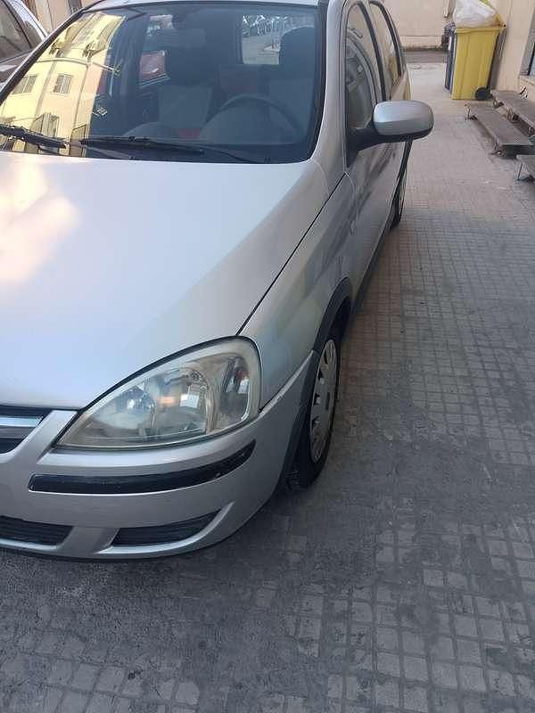 Usata Opel Corsa Swing 65 CV (47 kW) 2004 Berlina