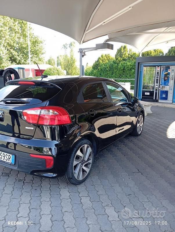 Usata Kia Rio 75 CV (55 kW) 2016 Nero Utilitaria