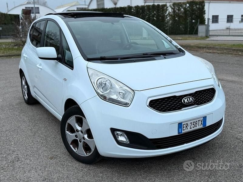 Usata Kia Venga 90 CV (66 kW) 2013 Bianco Utilitaria