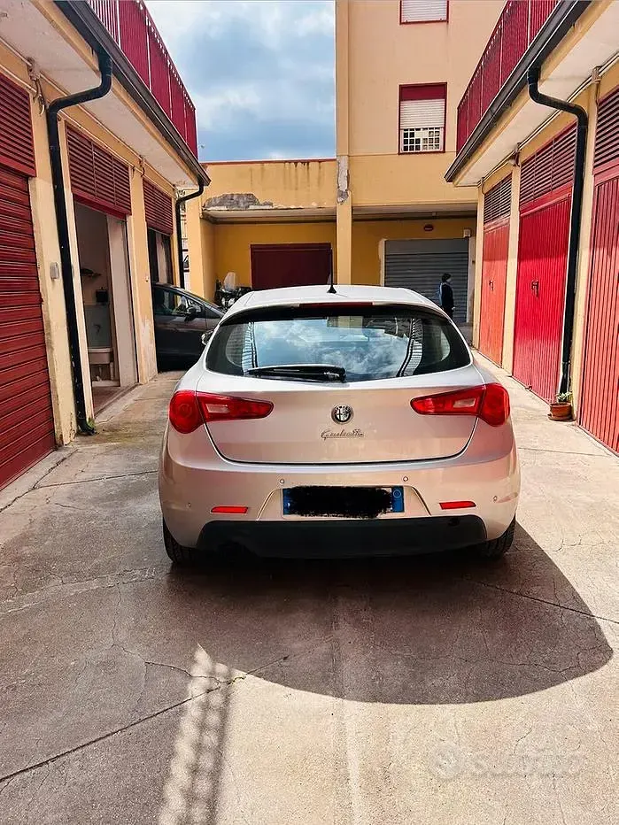 Gebraucht Alfa Romeo Giulietta 120 PS (88 kW) 2014 Grau Kleinwagen
