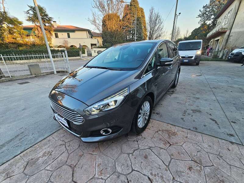 Grigio metallizzato Usata 2018 Ford S-MAX Business Edition Monovolume | 21.900 € (Molto cara) - Immagine 1/4