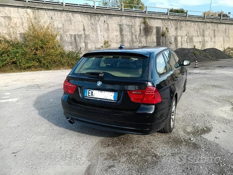 Usata BMW 320 2011 Nero Station wagon