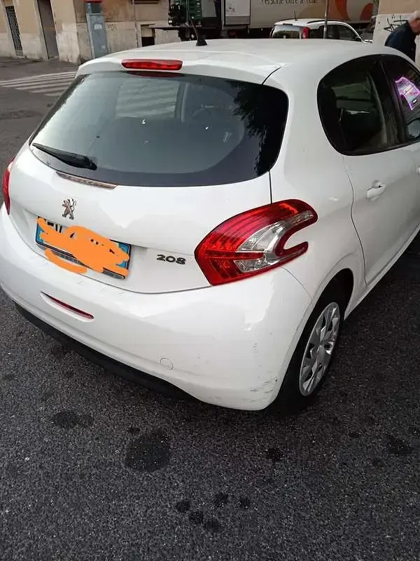 Usata Peugeot 208 Allure 82 CV (60 kW) 2014 Bianco Utilitaria