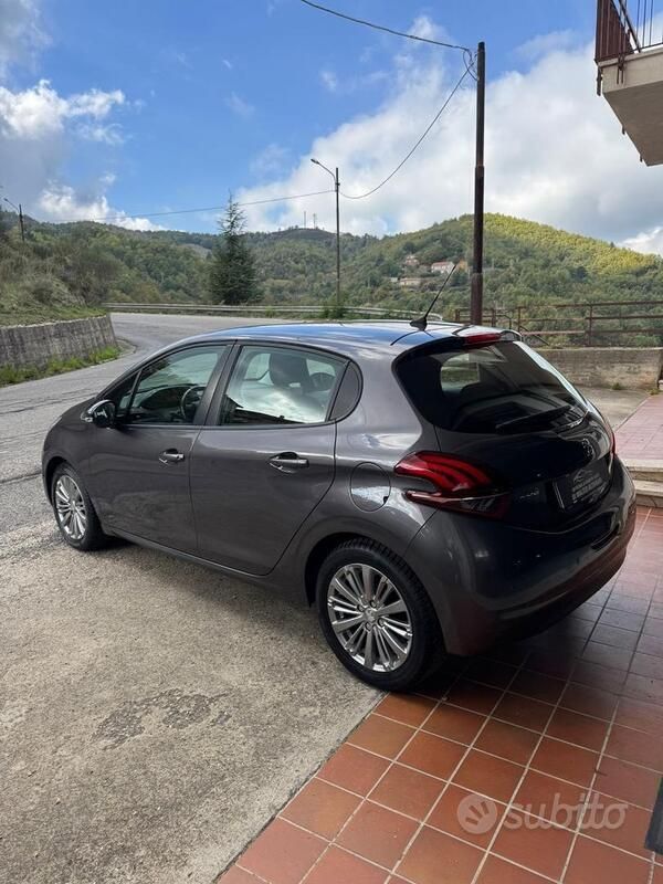 Usata Peugeot 208 2019 Utilitaria
