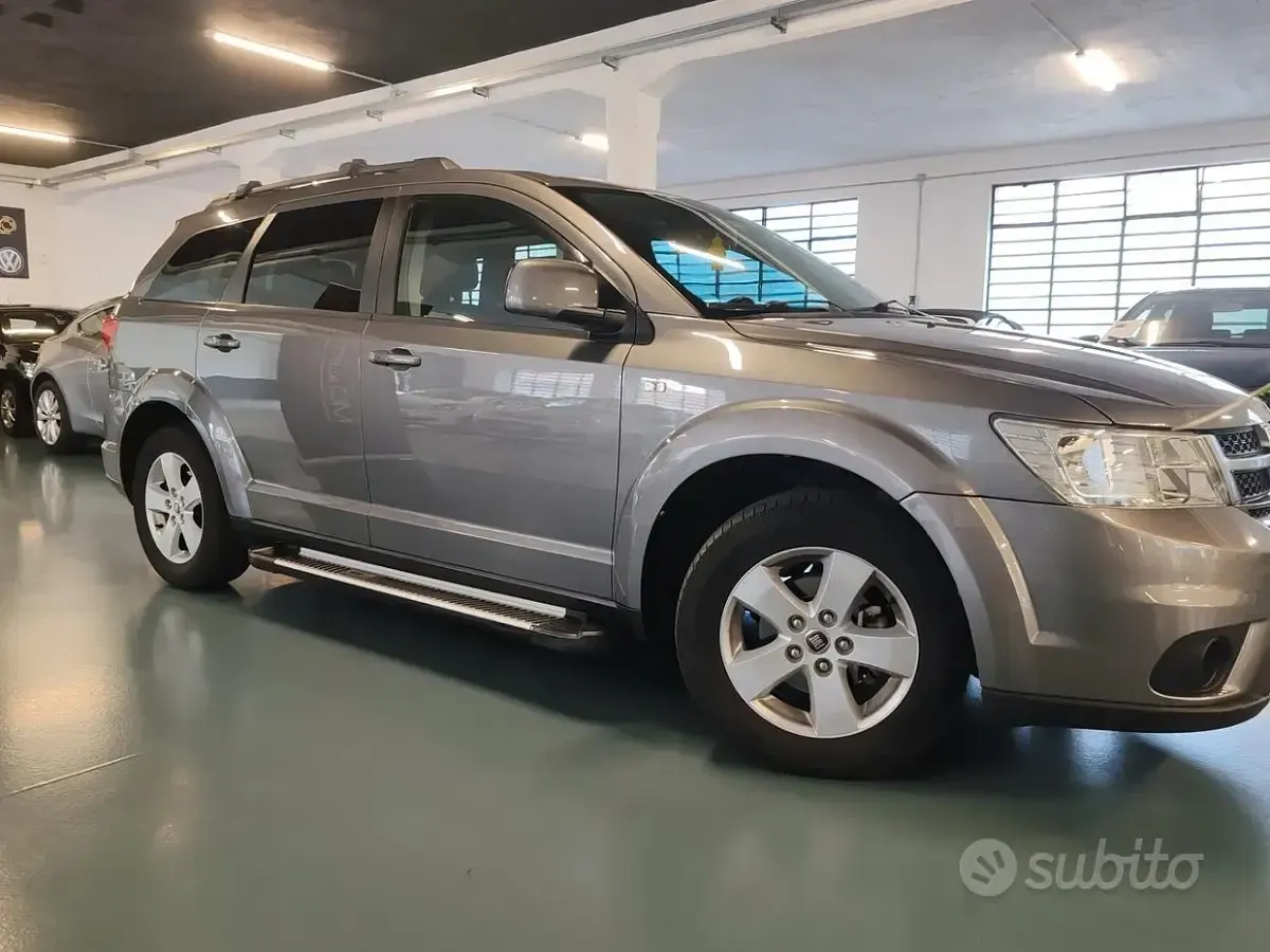 Usata Fiat Freemont 140 CV (102 kW) 2011 Grigio SUV