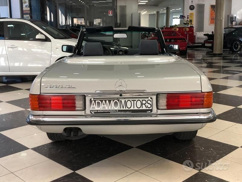 Usata Mercedes SL300 188 CV (138 kW) 1989 Argento astrale metallizzato Cabrio
