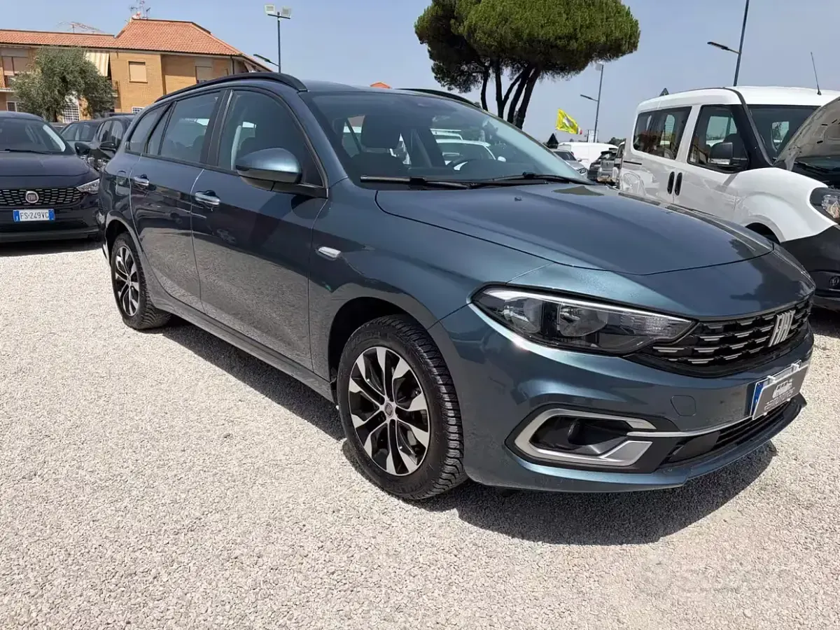 Usata Fiat Tipo Cross 131 CV (96 kW) 2023 Grigio Station wagon