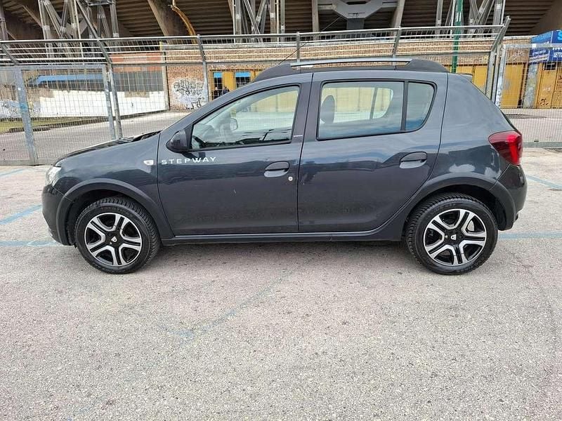 Usata Dacia Sandero Stepway 90 CV (66 kW) 2018 Grigio Berlina