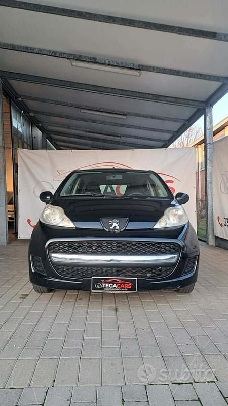 Usata Peugeot 107 68 CV (50 kW) 2010 Nero Utilitaria