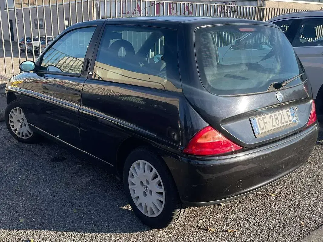 Usata Lancia 2000 60 CV (44 kW) 2003 Nero Berlina