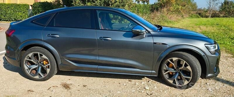 Usata Audi e-tron 369 kW (503 CV) 2022 Grigio SUV