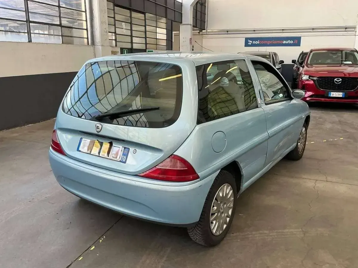 Usata Lancia 2000 60 CV (44 kW) 2001 Blu/azzurro Berlina