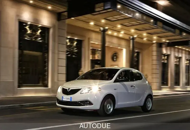Usata Lancia Ypsilon Silver 69 CV (50 kW) 2019 Bianco Utilitaria