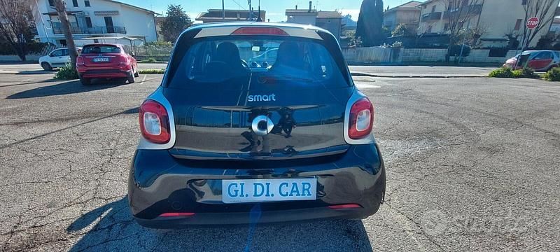 Usata Smart ForFour 70 CV (51 kW) 2015 Bianco Utilitaria