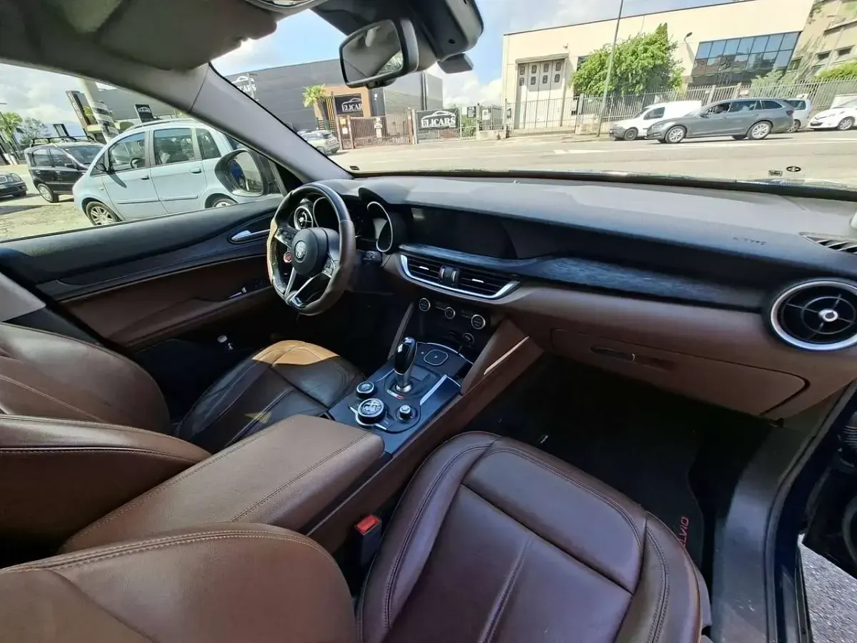 Usata Alfa Romeo Stelvio Tech Edition 209 CV (153 kW) 2019 Blu/azzurro SUV