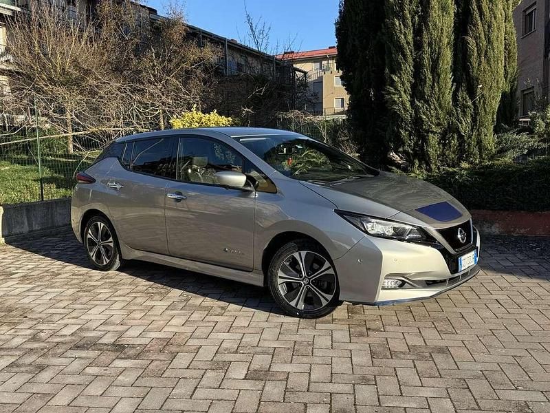 Usata Nissan Leaf Tekna 89 kW (122 CV) 2020 Grigio Utilitaria