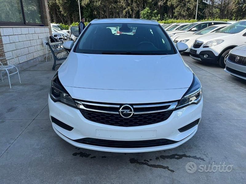 Usata Opel Astra Dynamic 110 CV (80 kW) 2019 Bianco Berlina