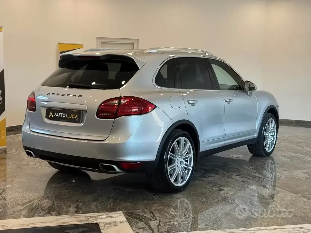 Usata Porsche Cayenne 239 CV (175 kW) 2010 Grigio SUV