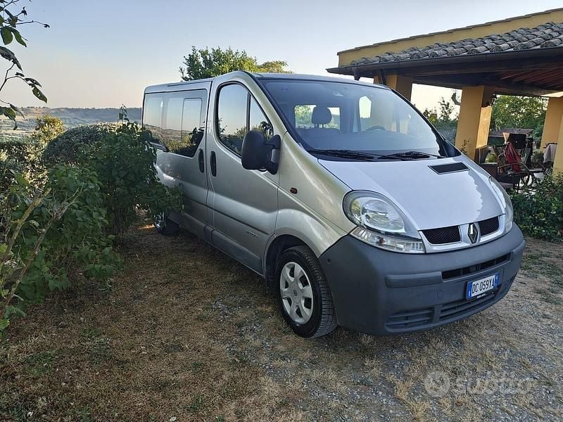 Usata Renault Trafic 58 CV (42 kW) 2006 Grigio Monovolume