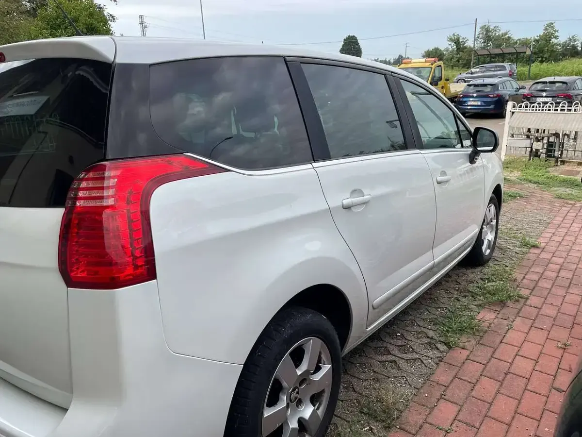 Usata Peugeot 5008 Business-Line 120 CV (88 kW) 2015 Other Monovolume