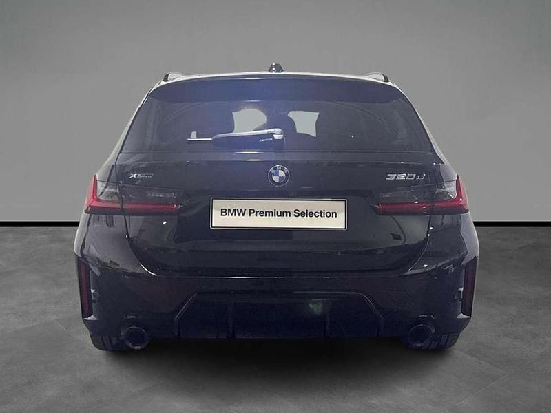 Usata BMW 320 M Sport 190 CV (139 kW) 2025 Black sapphire metallizzato Station wagon