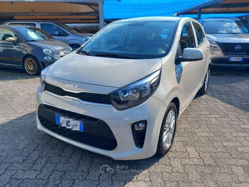 Beige(met.) Usata 2023 Kia Picanto X-Line Due volumi | 12.990 € (Buon prezzo) - Immagine 1/4