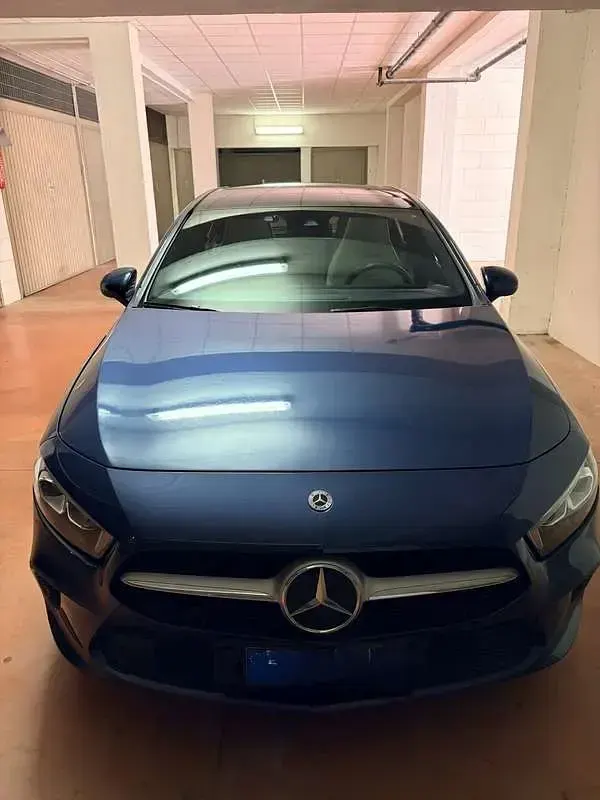 Usata Mercedes A200 150 CV (110 kW) 2019 Blu/azzurro Berlina