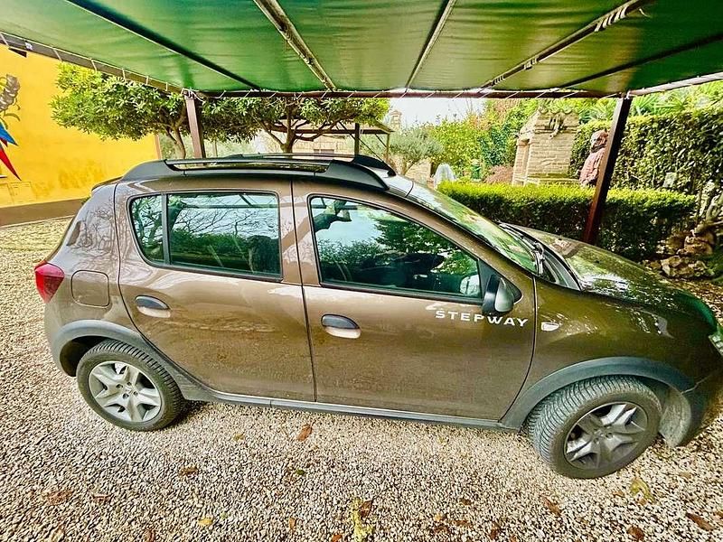 Usata Dacia Sandero Comfort 95 CV (69 kW) 2020 Bronzo Berlina