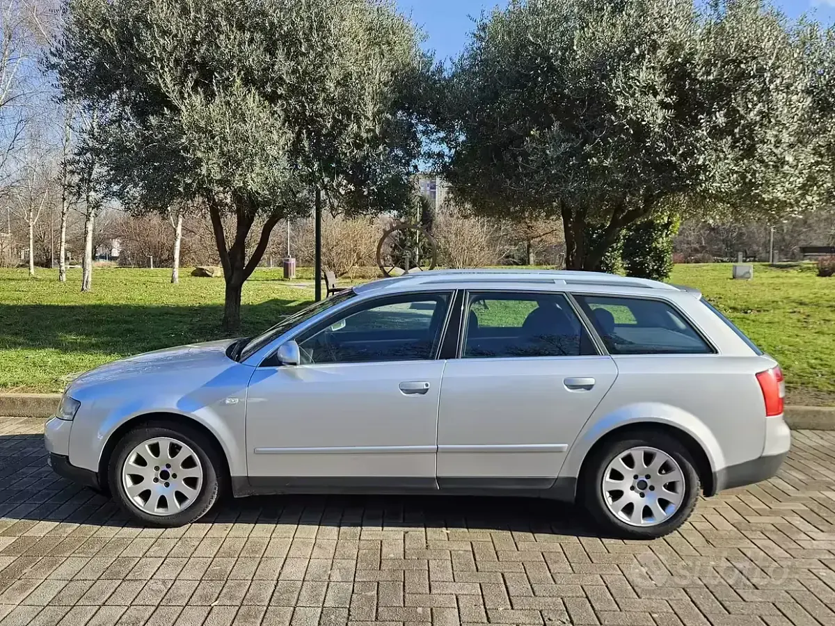Usata Audi A4 130 CV (95 kW) 2003 Grigio Station wagon