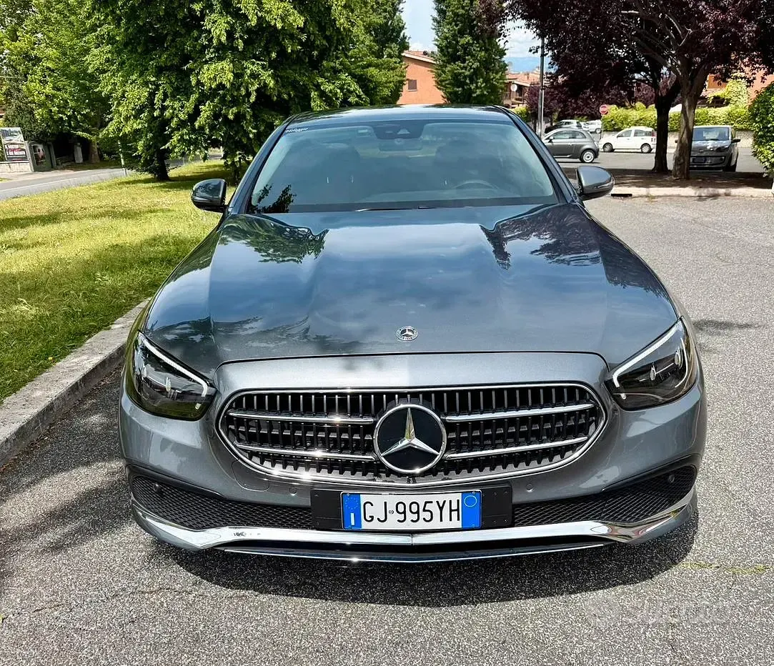 Usata Mercedes E200 160 CV (117 kW) 2022 Grigio Berlina