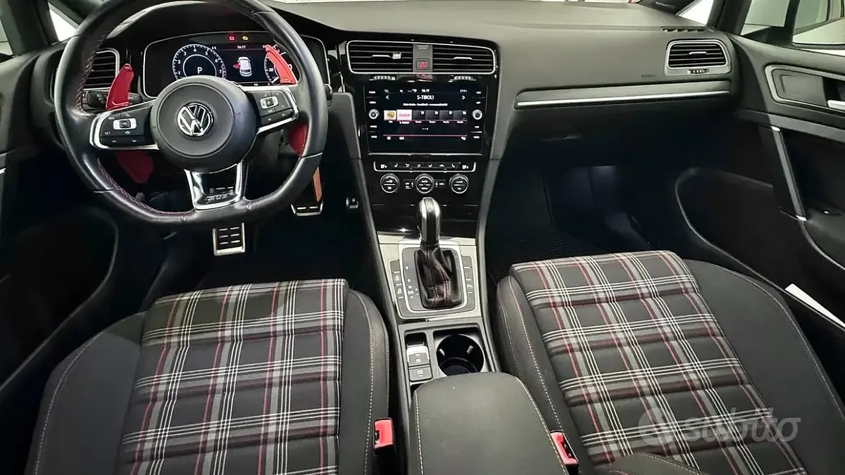 Używany VW Golf VII GTI 245 KM (180 kW) 2019 Biały Sedan/Limuzyna