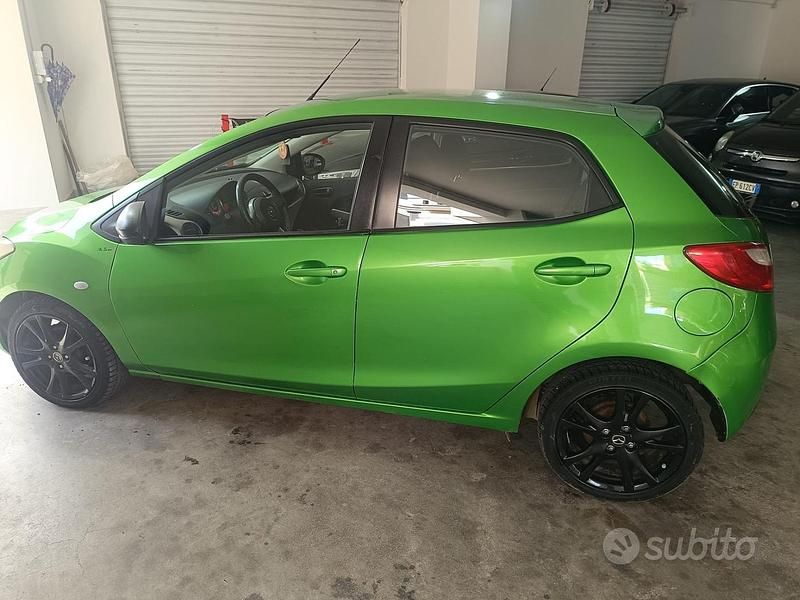 Usata Mazda 2 68 CV (50 kW) 2008 Verde Berlina