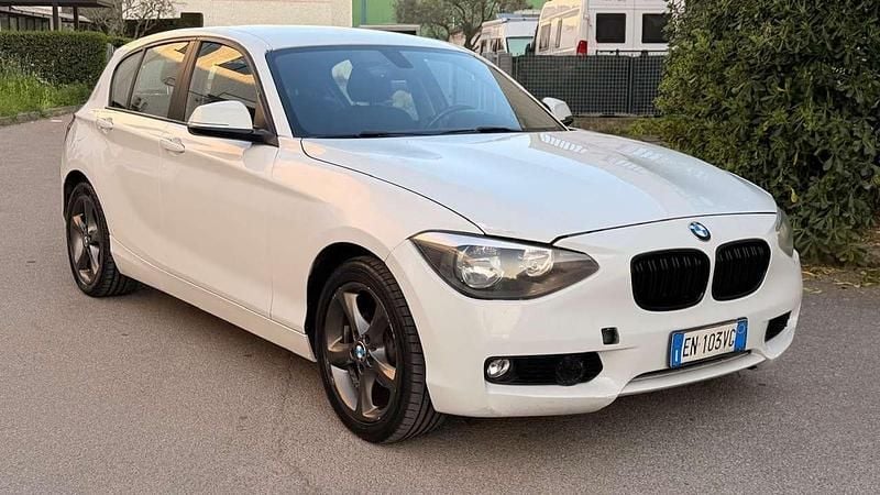 Usata BMW 114 Sport Line 102 CV (75 kW) 2012 Bianco Utilitaria