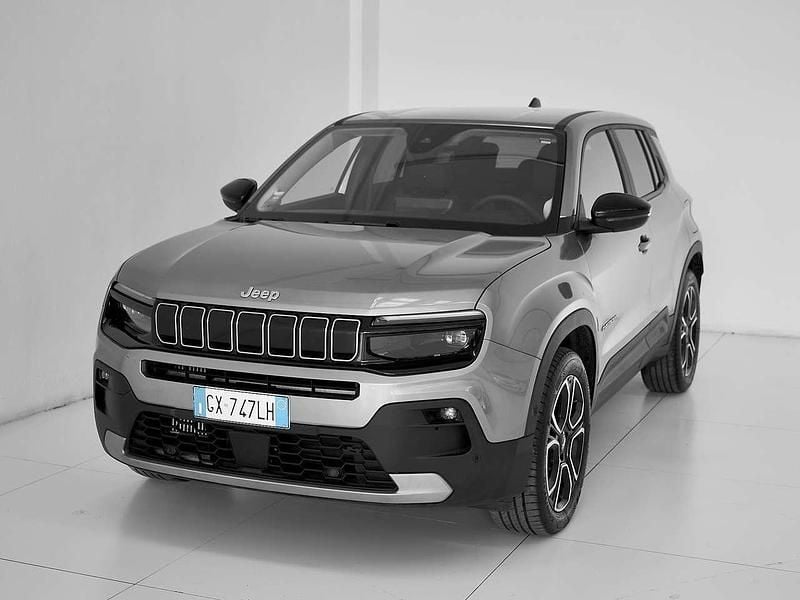Begagnad Jeep Avenger Summit 101 HK (74 kW) 2025 Grå SUV