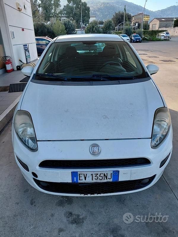 Usata Fiat Punto Street 75 CV (55 kW) 2014 Bianco Utilitaria