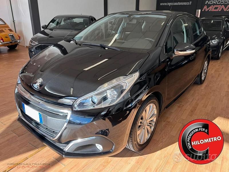 Usata Peugeot 208 Active 75 CV (55 kW) 2018 Nero Utilitaria