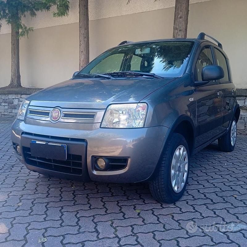 Begagnad Fiat Panda 4x4 Climbing 75 HK (55 kW) 2011 Grå Halvkombi