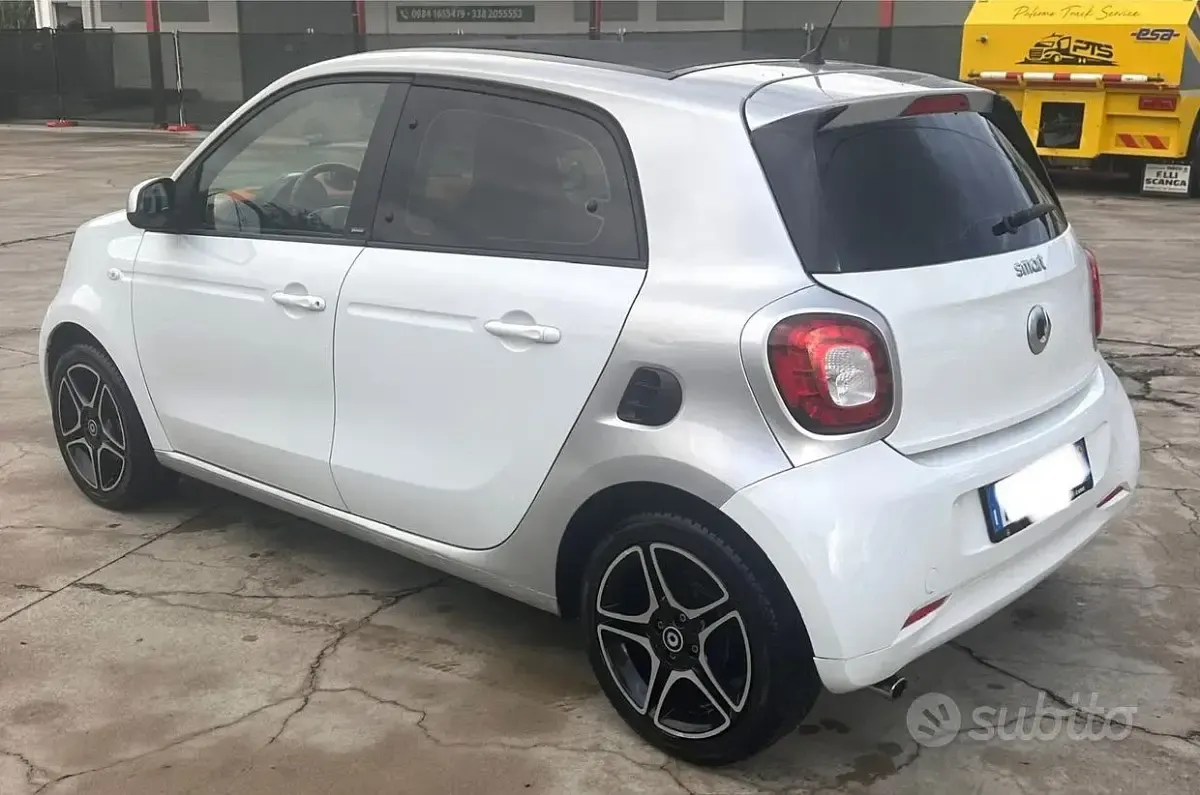 Usata Smart ForFour Prime 71 CV (52 kW) 2015 Bianco Utilitaria