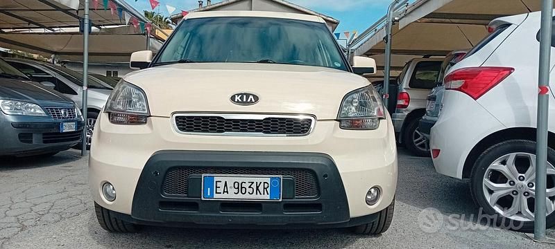 Usata Kia Soul Active 128 CV (94 kW) 2010 Beige SUV