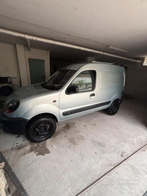 Usata Renault Kangoo 84 CV (61 kW) 2004 Grigio Monovolume