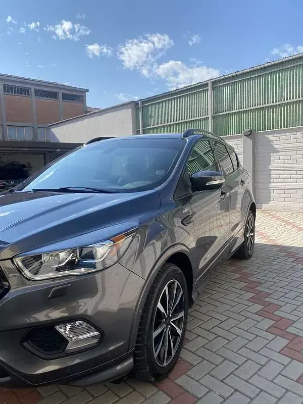 Usata Ford Kuga Individual 163 CV (119 kW) 2017 SUV